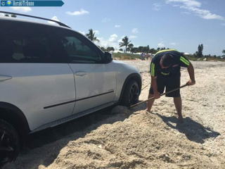 Illustration for article titled I Know You Guys Love This: BMW Gets Stuck Driving On Beach